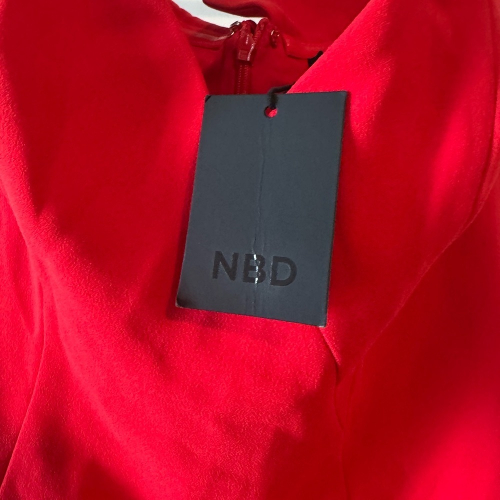 NBD NWT  REVOLVE Maracuya gown in redsize small Sexy off shoulder cut out leg - Picture 6 of 8